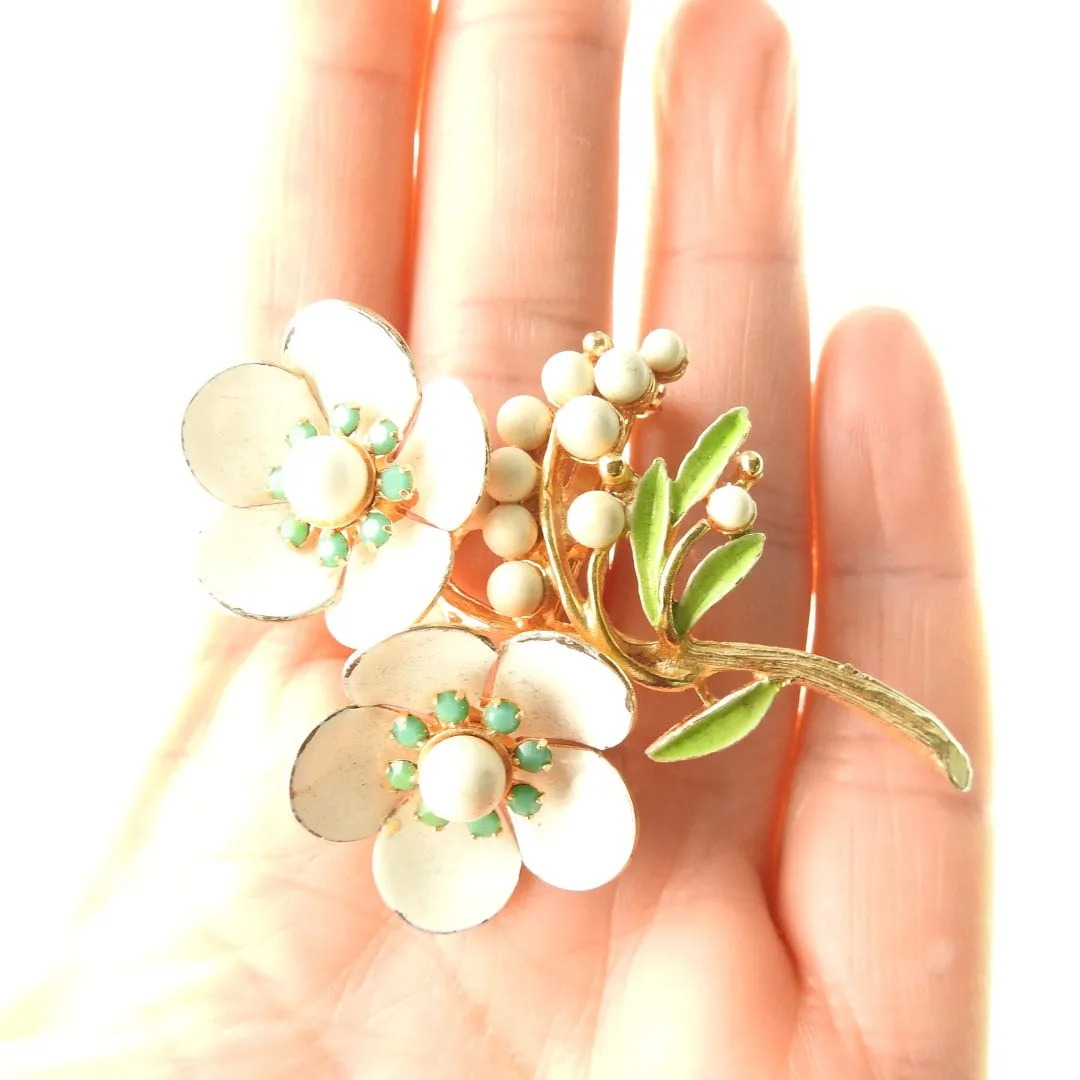 Eye-catching vintage enamel flower brooch