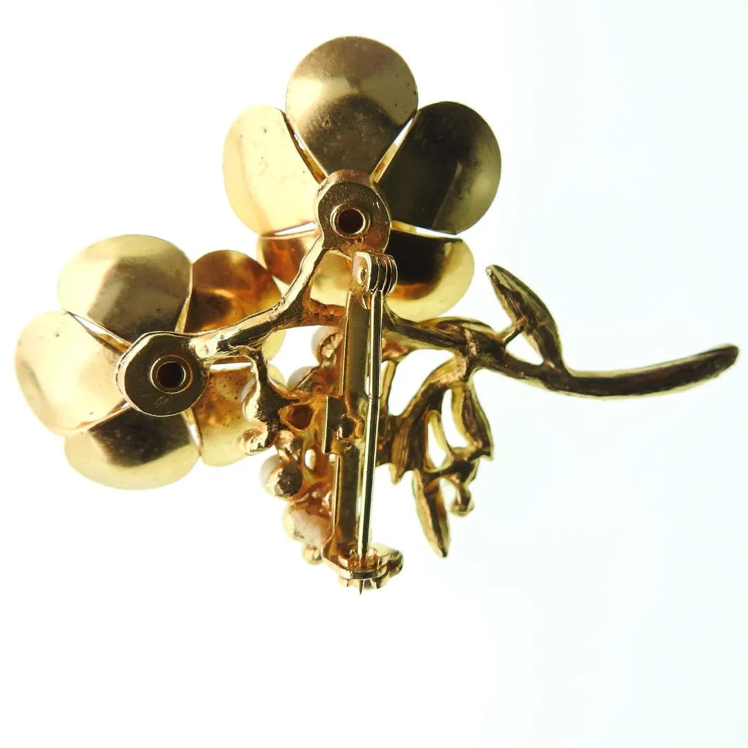 Eye-catching vintage enamel flower brooch